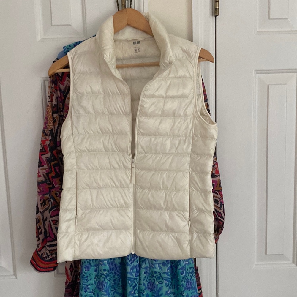 UNIQLO vest - size small
